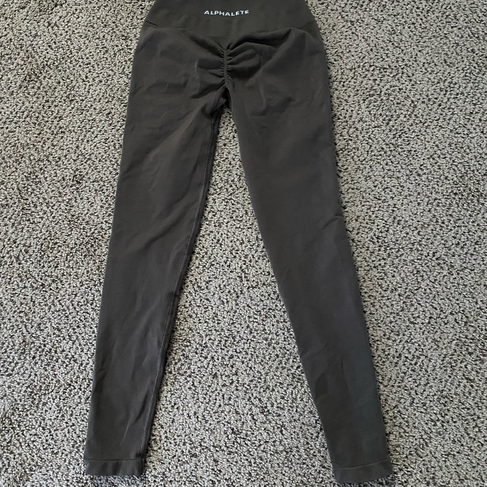 Alphalete amplify leggings in mocha